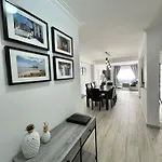 Princess Retreat Beautiful Modern Aprt 2 Min Walk From شقة