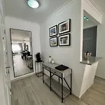 Princess Retreat Beautiful Modern Aprt 2 Min Walk From شقة *