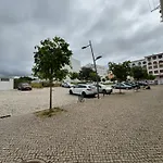 Princess Retreat Beautiful Modern Aprt 2 Min Walk From