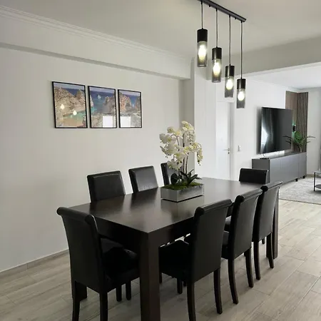 דירה Princess Retreat Beautiful Modern Aprt 2 Min Walk From קווארטיירה