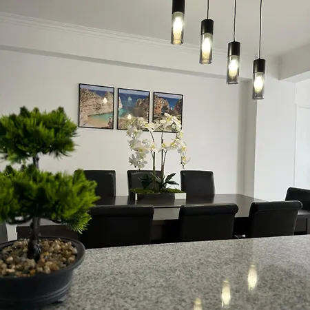 公寓 Princess Retreat Beautiful Modern Aprt 2 Min Walk From *