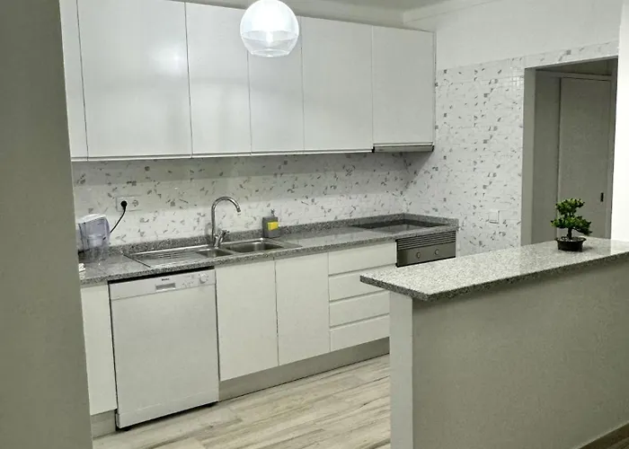 Princess Retreat Beautiful Modern Aprt 2 Min Walk From