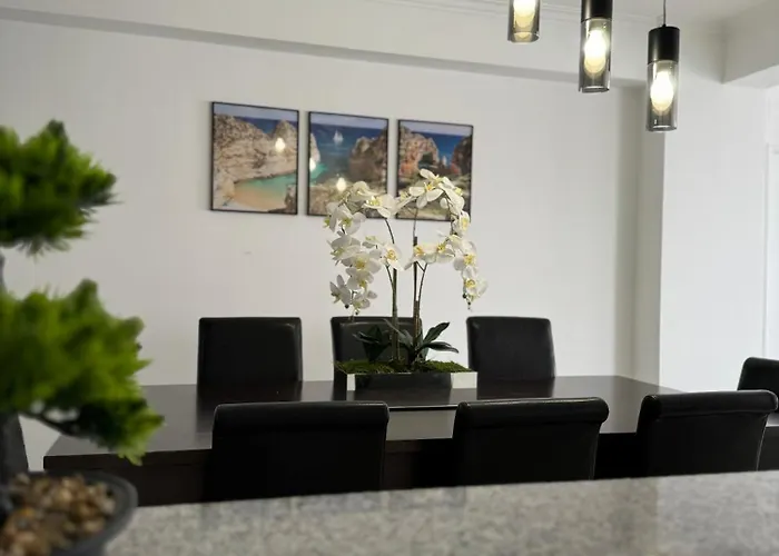 Princess Retreat Beautiful Modern Aprt 2 Min Walk From 公寓 奎特里拉