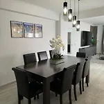 Princess Retreat Beautiful Modern Aprt 2 Min Walk From アパート