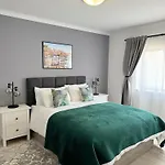 Princess Retreat Beautiful Modern Aprt 2 Min Walk From アパート *