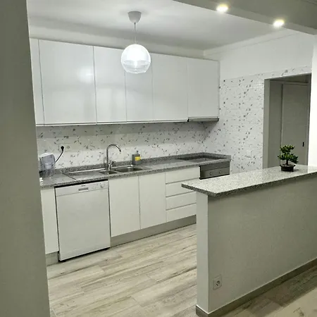 Princess Retreat Beautiful Modern Aprt 2 Min Walk From