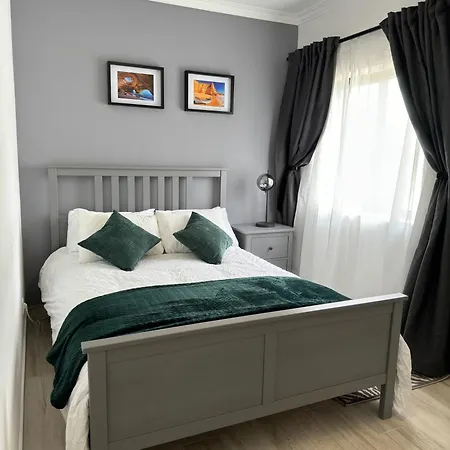 Princess Retreat Beautiful Modern Aprt 2 Min Walk From Апартаменты