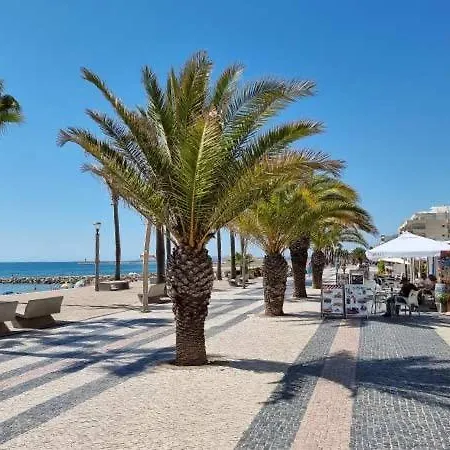 Апартаменты Princess Retreat Beautiful Modern Aprt 2 Min Walk From Картейра