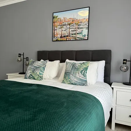 Princess Retreat Beautiful Modern Aprt 2 Min Walk From Апартаменты *