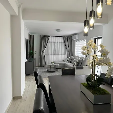 Princess Retreat Beautiful Modern Aprt 2 Min Walk From Апартаменты Картейра