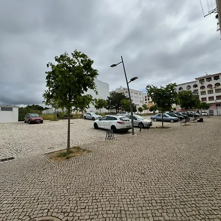 Princess Retreat Beautiful Modern Aprt 2 Min Walk From