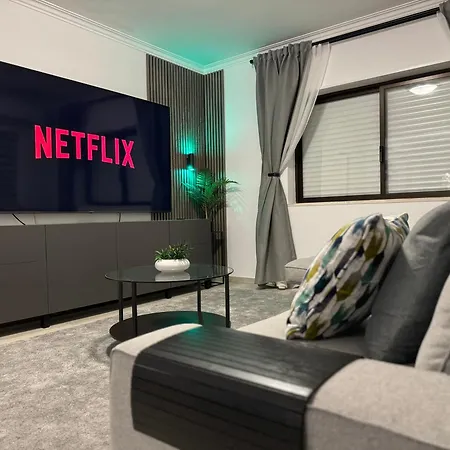 Апартаменты Princess Retreat Beautiful Modern Aprt 2 Min Walk From