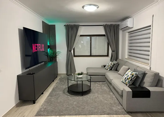 Princess Retreat Beautiful Modern Aprt 2 Min Walk From