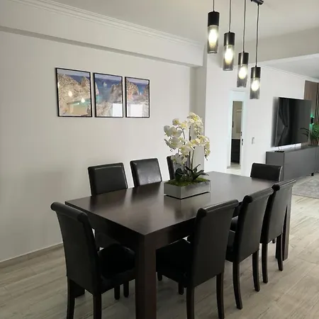 Princess Retreat Beautiful Modern Aprt 2 Min Walk From Apartamento