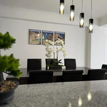 Princess Retreat Beautiful Modern Aprt 2 Min Walk From Apartament Quarteira