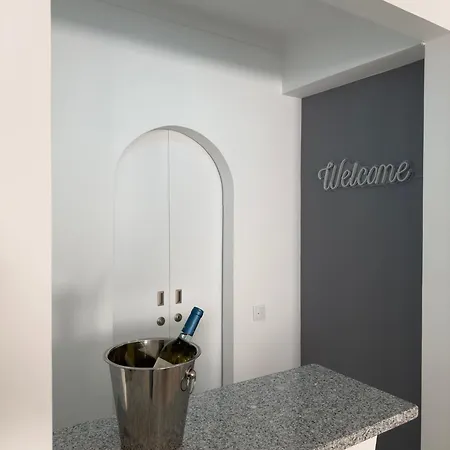 Princess Retreat Beautiful Modern Aprt 2 Min Walk From Apartamento