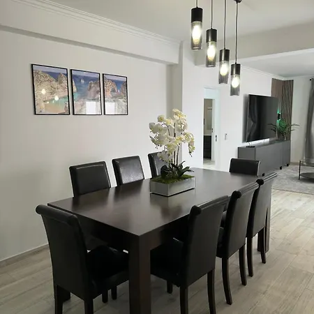 Princess Retreat Beautiful Modern Aprt 2 Min Walk From Apartamento