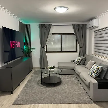 Princess Retreat Beautiful Modern Aprt 2 Min Walk From